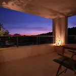 Lojena - Luxury Getaway With Jacuzzi Id 117 Apartman Murter