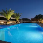 Lojena - Luxury Getaway With Jacuzzi Id 117 *