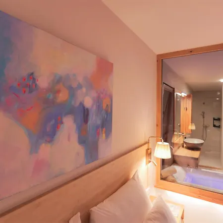 Lojena - Luxury Getaway With Jacuzzi Id 117
