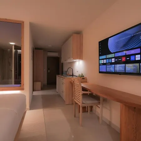 Lojena - Luxury Getaway With Jacuzzi Id 117 Appartamento *