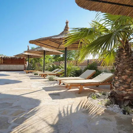 Lojena - Luxury Getaway With Jacuzzi Id 117 Appartamento *