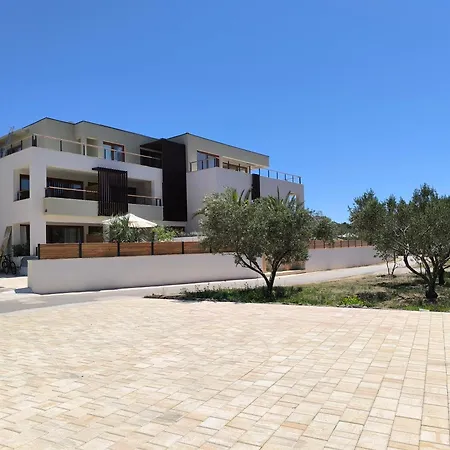 Lojena - Luxury Getaway With Jacuzzi Id 117 * Murter
