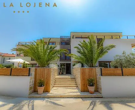 Lojena - Luxury Getaway With Jacuzzi Id 117