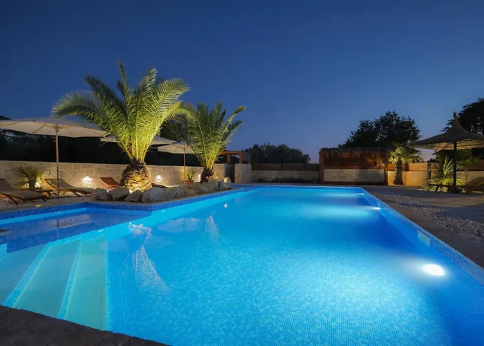 Luxury Getaway For 2 Jacuzzi At Lojena Id111-7 *