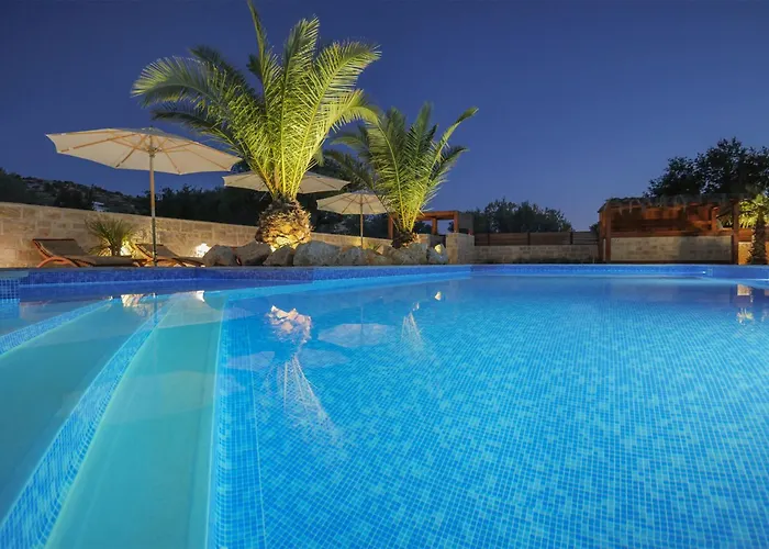 Luxury Getaway For 2 Jacuzzi At Lojena Id111-7 Apartment *